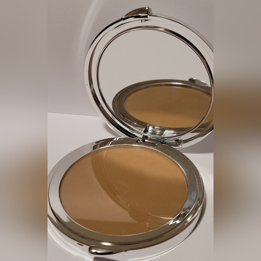 La Bella Donna Compressed Mineral Foundation in color AMBER ❤️ BNIBag